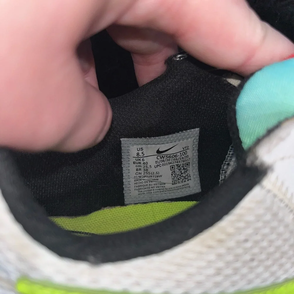 Nike Shoe with Neon Green Insole and Black Lining Women’s 8.5
